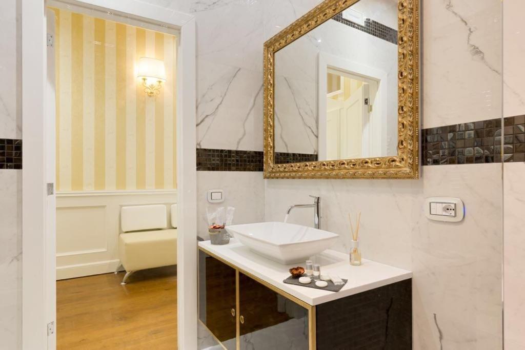 Piazza Venezia Luxury Suite Рим Экстерьер фото