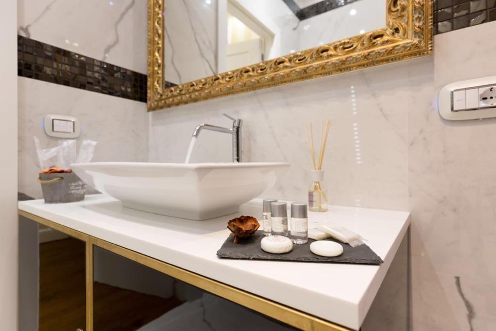 Piazza Venezia Luxury Suite Рим Экстерьер фото