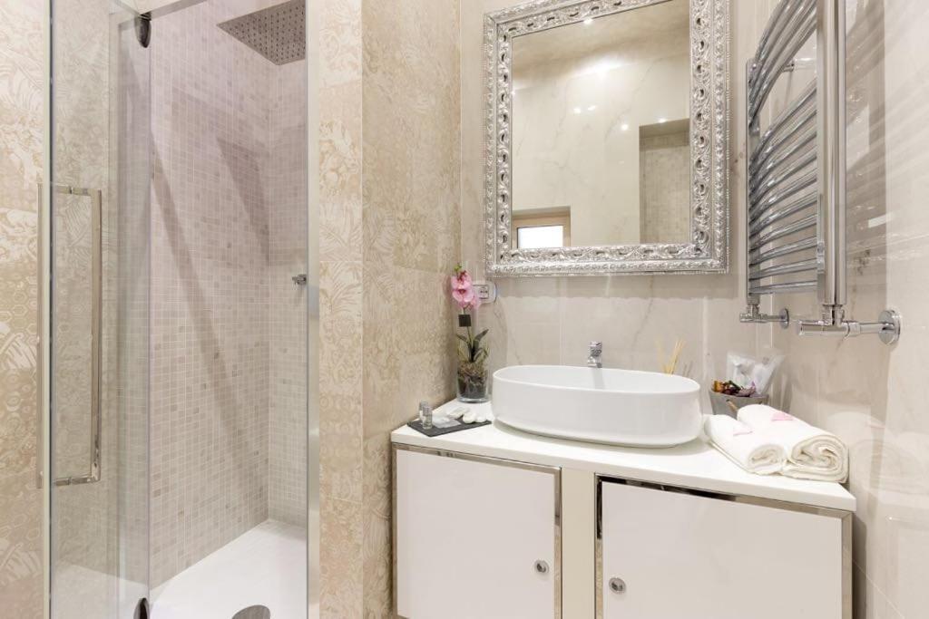Piazza Venezia Luxury Suite Рим Экстерьер фото