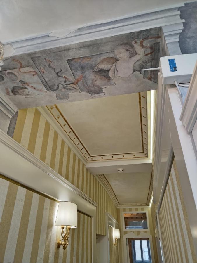 Piazza Venezia Luxury Suite Рим Экстерьер фото