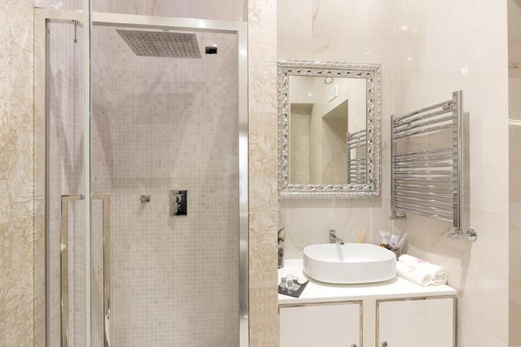 Piazza Venezia Luxury Suite Рим Экстерьер фото