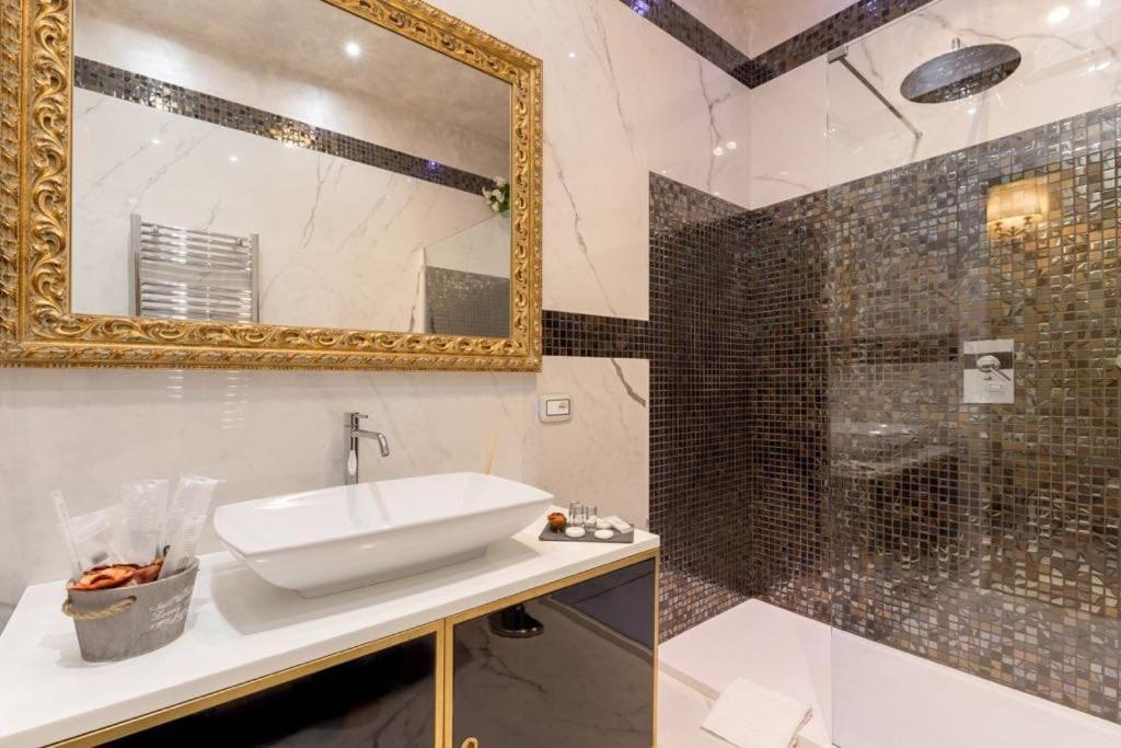 Piazza Venezia Luxury Suite Рим Экстерьер фото