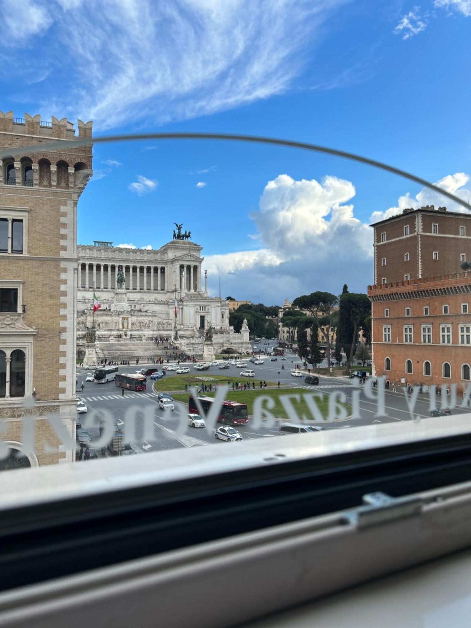 Piazza Venezia Luxury Suite Рим Экстерьер фото